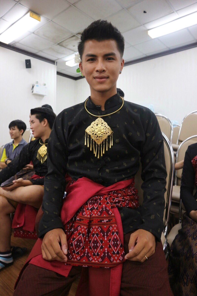 นานๆได้แต่งตัว(เกือบ)หล่อ 😍