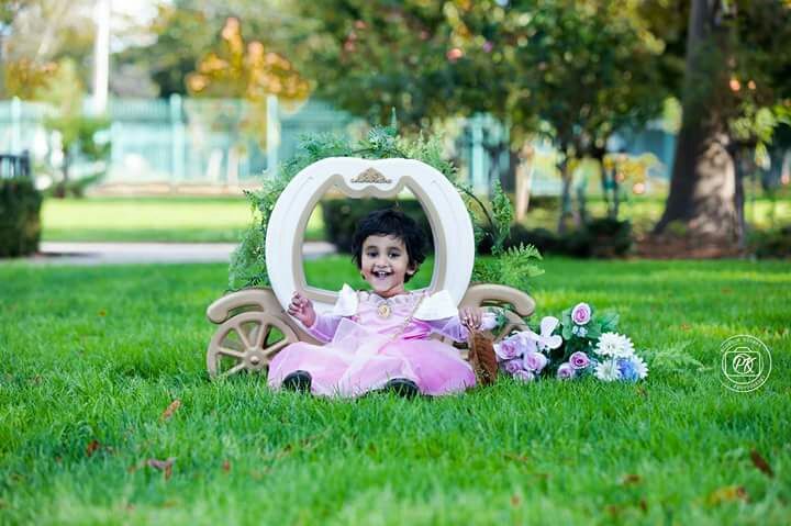 BlossomBlinksP's tweet photo. Little princess😘👸 #props #childrenportraits #bayareaphotographer  #GetFreeQuote 👉 https://t.co/bZDk21P9ri
#kids #pricess  #photography , #BabyPhotography #BayArea #Photography #Hayward  #California #USA #TuesdayThoughts #BlossomBlinks #BBPPK  #thanksgivingweek #indians https://t.co/EE5vkJvNpn