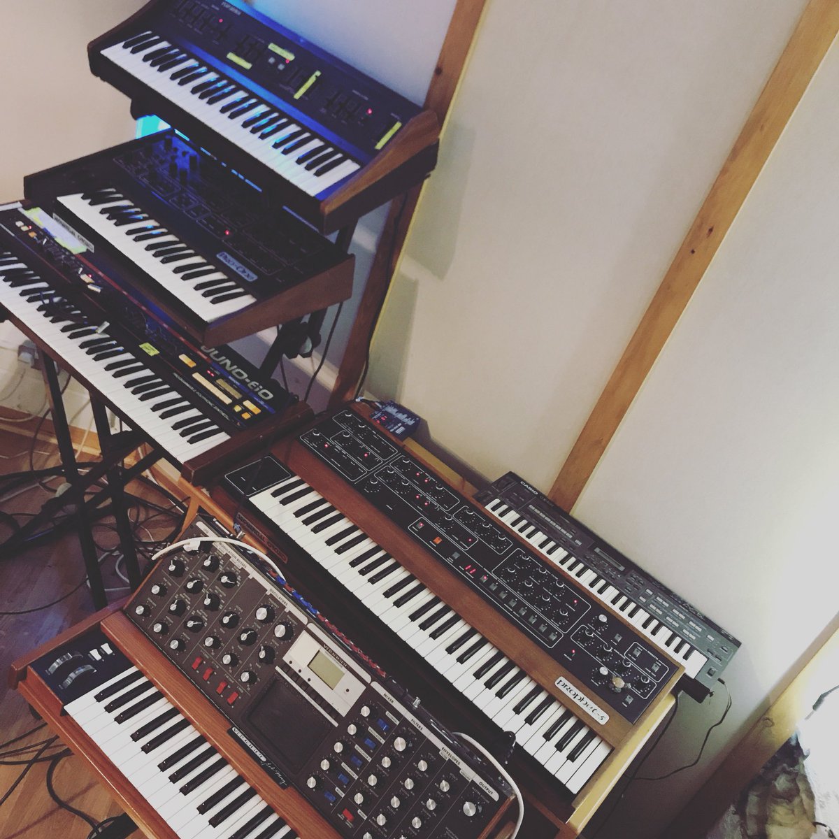 boxedinuk's tweet photo. Synth time
#prophet5 #moogvoyager #juno60
#proone #crumarperformer #oberheimmatrix1000 #casiocz101 https://t.co/O3fEzCSyIE