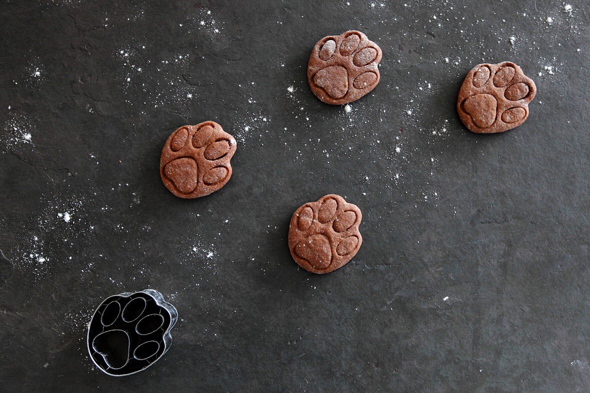 maeusli's tweet photo. #dontplay with #food #paws #cookies #foodstyling #zurich https://t.co/S8kaP6CEza