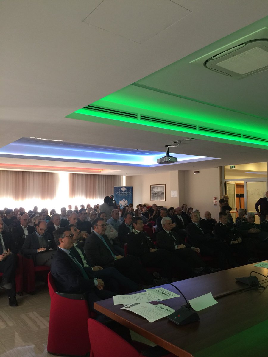ConfcommercioAN's tweet photo. #LegalitàMiPiace platea gremita per la presentazione dati indagine @Confcommercio @GfK su fenomeni criminali e percezione illegalità https://t.co/hoiS1Gtb3s