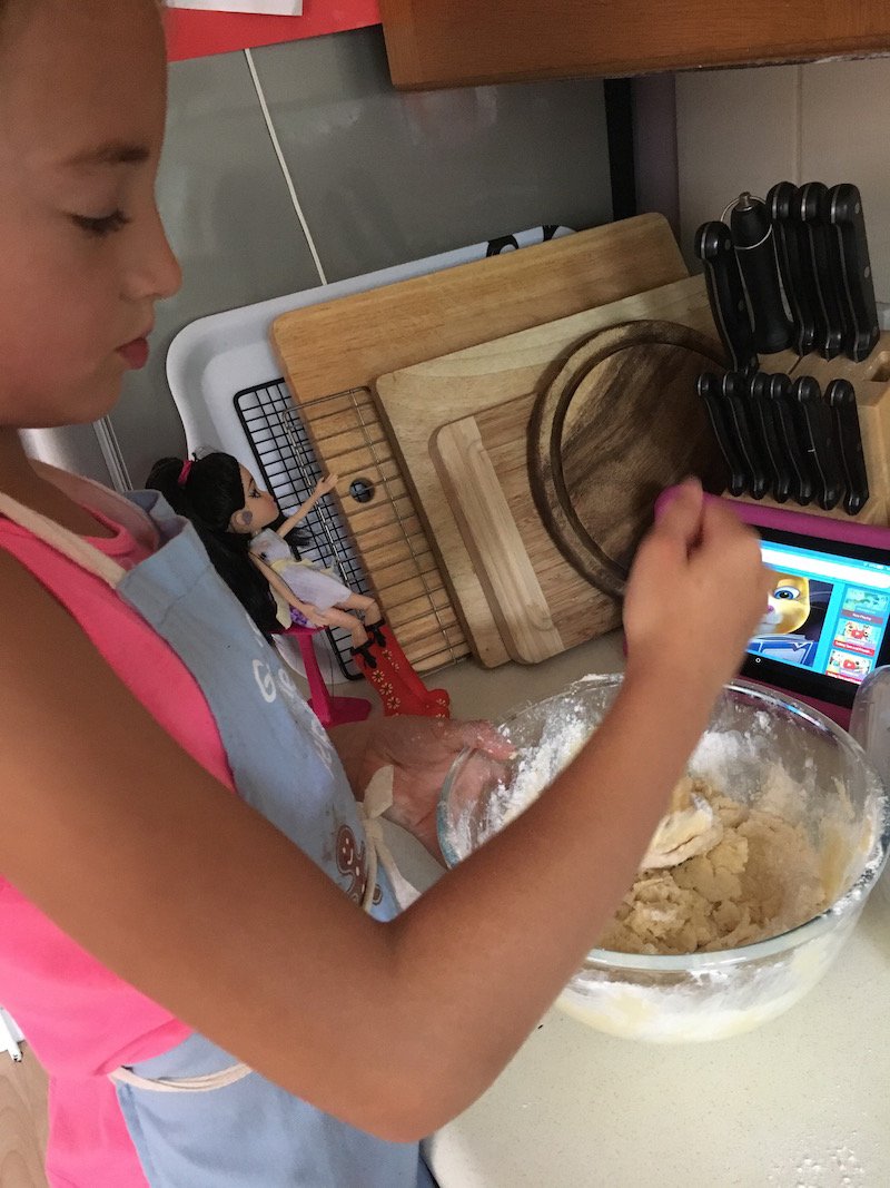 journalslinecom's tweet photo. RT @babynotincluded: Recipe - Jam Heart Biscuits. So easy to make and great with a cuppa! 
https://t.co/uU2Di7EXlp #cookingwithkids #baking #recipes https://t.co/3Hddxydvaq