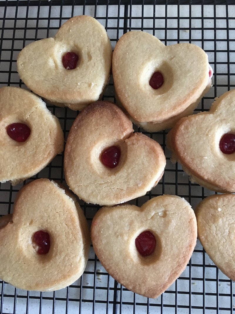 journalslinecom's tweet photo. RT @babynotincluded: Recipe - Jam Heart Biscuits. So easy to make and great with a cuppa! 
https://t.co/uU2Di7EXlp #cookingwithkids #baking #recipes https://t.co/3Hddxydvaq