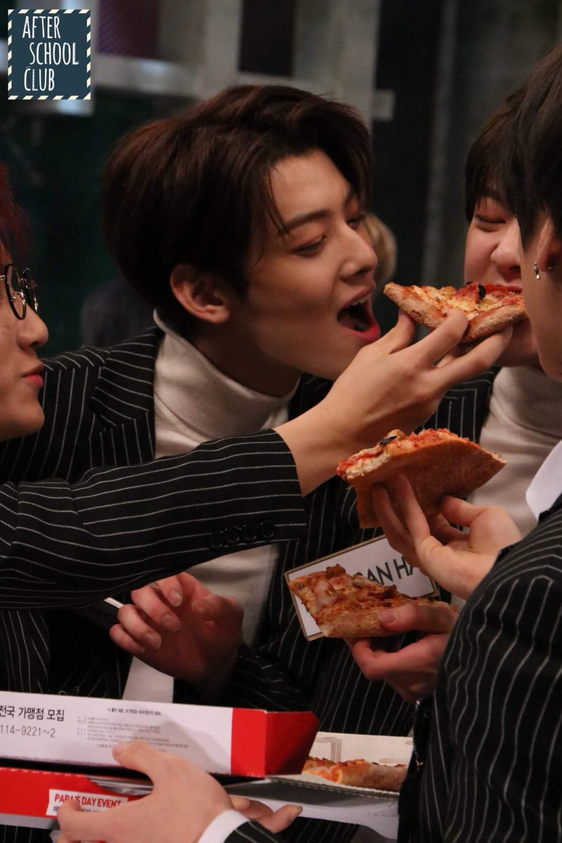 AstroArohaMex's tweet photo. @OfficialAstro 171121 arirang_asc en Facebook #ASTRO #아스트로 

#차은우 #엠제이 #진진 #문빈 #라키 #윤산하
#ChaEunWoo #JinJin #MJ #MoonBin #Rocky #YoonSanHa
@officialASTRO https://t.co/HjncViHVsx
