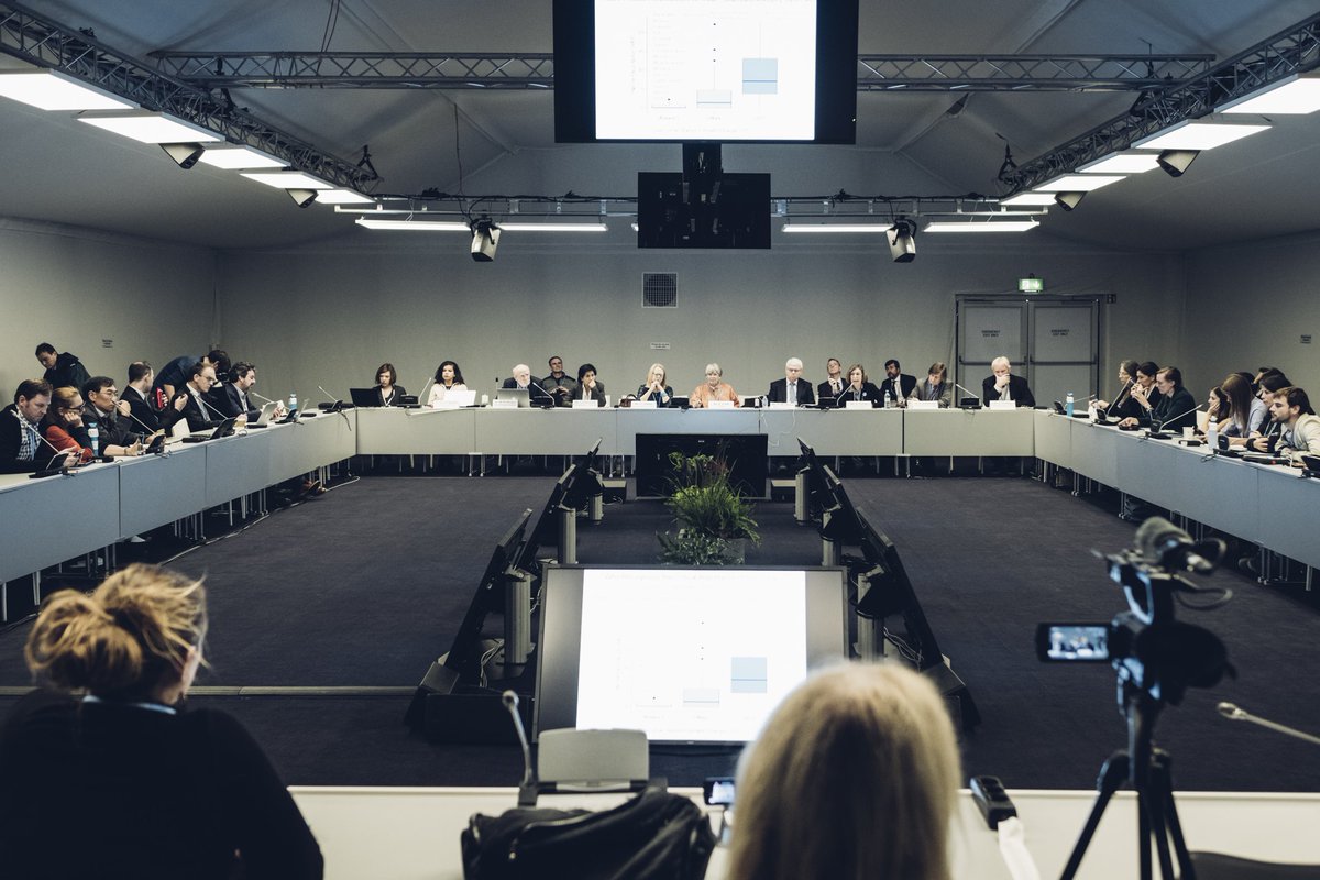 ocean_climate's tweet photo. #COP23 Communiqué de presse : la voix de l’océan - Fidji appelle la communauté internationale à agir pour l’océan ac @ThomsonFiji @Patricard1 @romaintrouble @CCNUCC à lire : https://t.co/LYBGb33laG @COP23 https://t.co/UEya6Pq63G