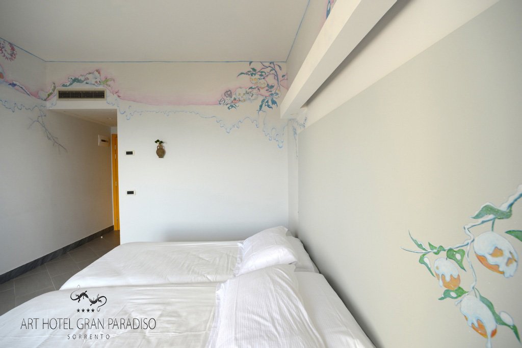 GranParadisoArt's tweet photo. #artroom #405 by Takeo Hanazawa #sorrento #arthotelgranparadiso #100alcubo #winner2012 #japaneseart #dreamlikedecoration https://t.co/6GAfZoer4g