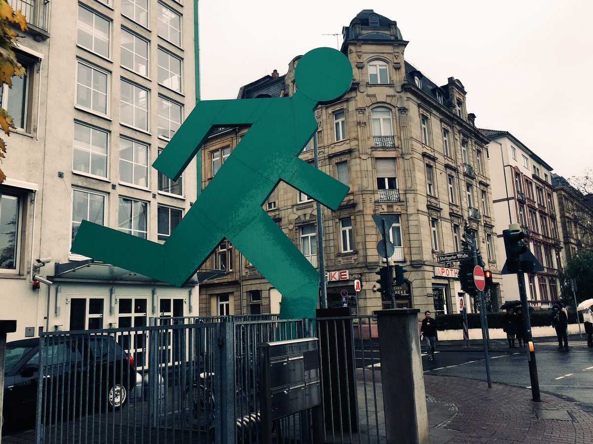 meyer_ar's tweet photo. #MrQuick @dpa Frankfurt https://t.co/BLR3UaRPmO