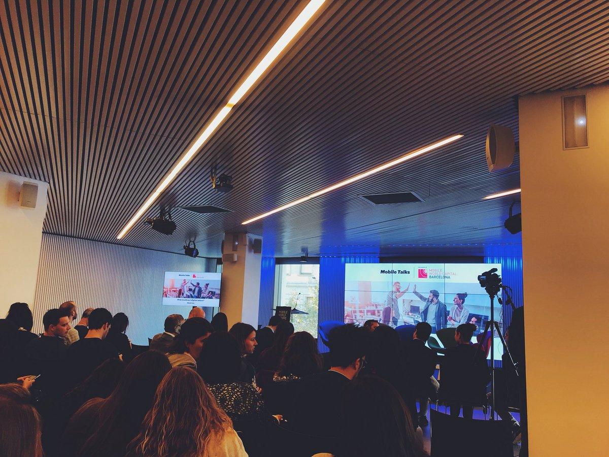 Apium_hub's tweet photo. #mobiletalk with @m_angelmendez @TecNautas @elconfidencial @ChrisDottieHays @HaysEspana @xescales @ASICSspain How to attract and retain top digital talent nowadays? Thank you for your tips! Very helpful! https://t.co/tiZ8oFYAiu