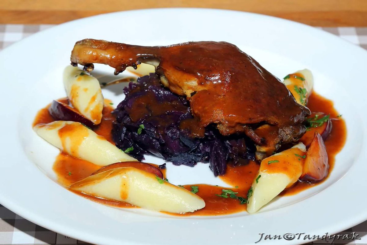 JanTandyrak's tweet photo. #pieczone #udko #kaczki z sosem śliwkowym, kopytkami
i duszoną w winiaku modrą kapustą... sezonowe pyszności w #restauracji #MaltaCafe w #Olsztynie... Polecam... https://t.co/GKYUxUzmPR