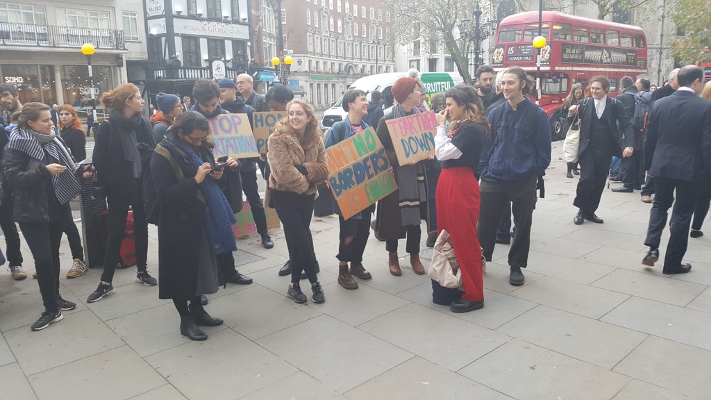 Right_to_Remain's tweet photo. 'Homelessness is not a crime!'
People make their voices heard outside of the High Court this morning
#homelessisnotacrime https://t.co/Px53643TH7