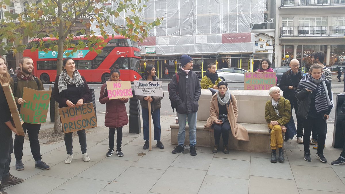 Right_to_Remain's tweet photo. 'Homelessness is not a crime!'
People make their voices heard outside of the High Court this morning
#homelessisnotacrime https://t.co/Px53643TH7