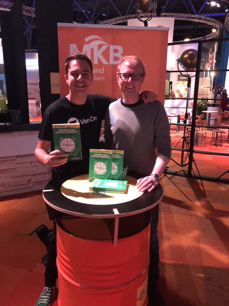 delans's tweet photo. @ClaudiaAlberda Yes!! Je hebt ‘m hoor, kom je ‘m voor 12:00 halen bij de @MKBAms Banner (voor het doek met “Innovatie”)? Tot zo 💚 #DigitaleSlagkracht https://t.co/GL5toPcKwt