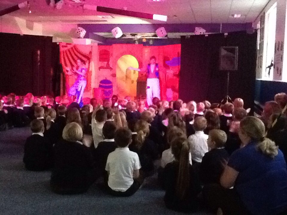 SallyDineen1's tweet photo. @stgilesacad @stgac11 Watching Aladdin! https://t.co/BTGuCihcSh