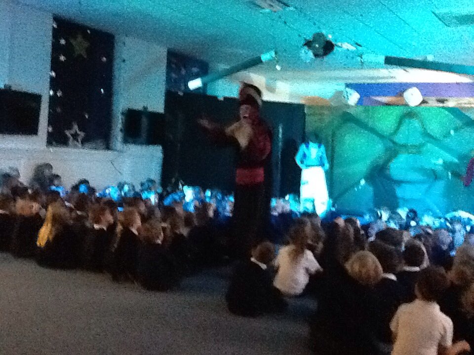 SallyDineen1's tweet photo. @stgilesacad @stgac11 Watching Aladdin! https://t.co/BTGuCihcSh