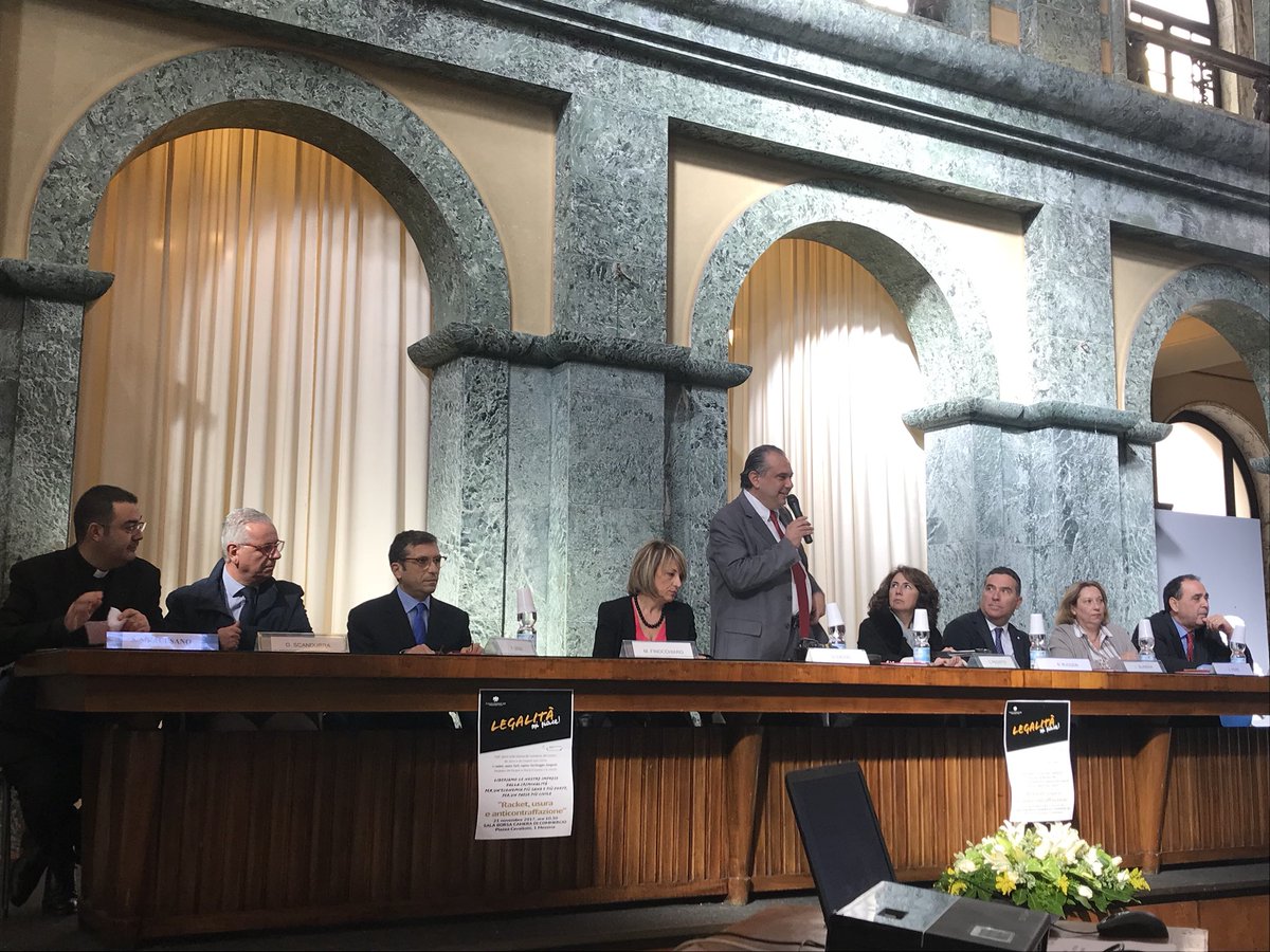e_urzimondo's tweet photo. #LegalitàMiPiace incontro alla #CameradiCommercio di #Messina | #racket #usura #noracket un convegno per sostenere le attività della #pmi https://t.co/sLENDGChRT