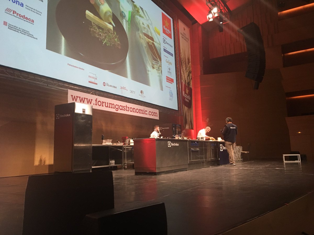 peppalau's tweet photo. Rajada amb cuixot; royale de porc; plats de @FelipLlufriuxef nova cuina balear #forumgirona17 @FGastronomic https://t.co/Xv3oRQVomm