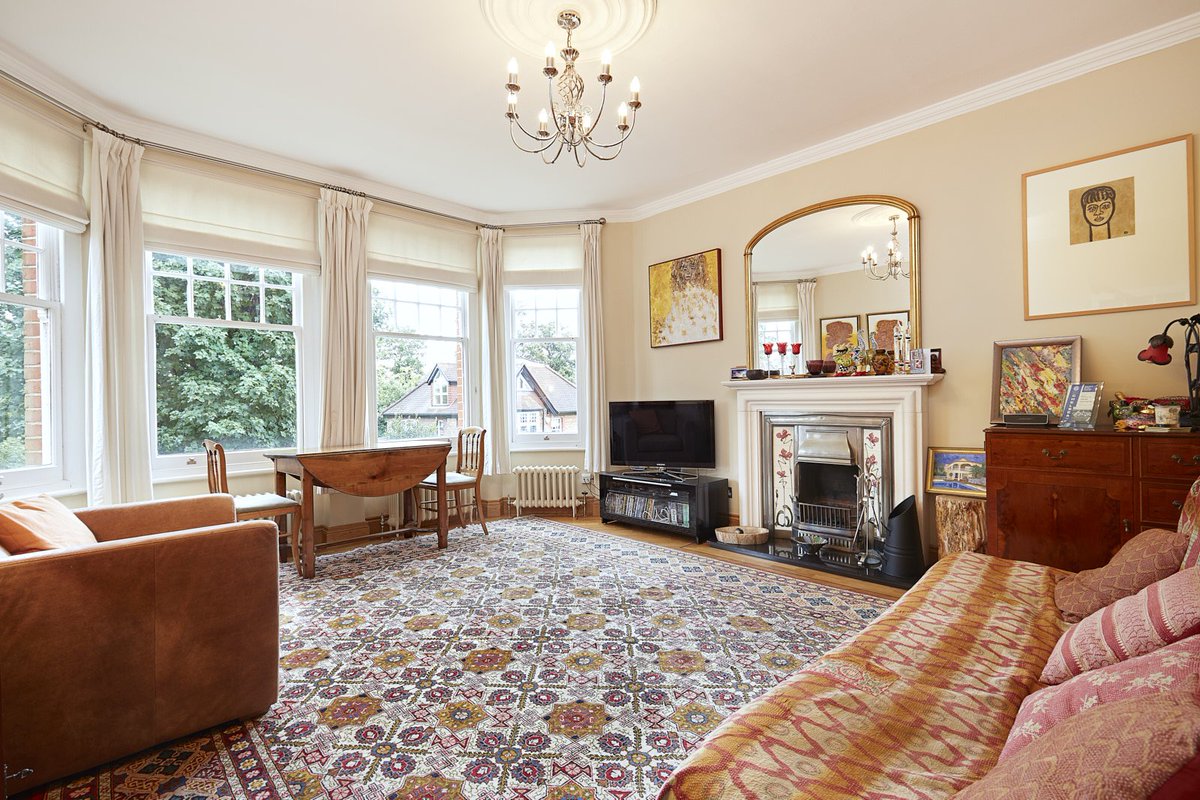 KF_SWLondon's tweet photo. #ForSale An excellent one bedroom #apartment within a desirable #Edwardian mansion block, located next to the #Thames. #Property #KFBarnes #TuesdayThoughts https://t.co/MAo2qWkHob https://t.co/30mEkeXWsR