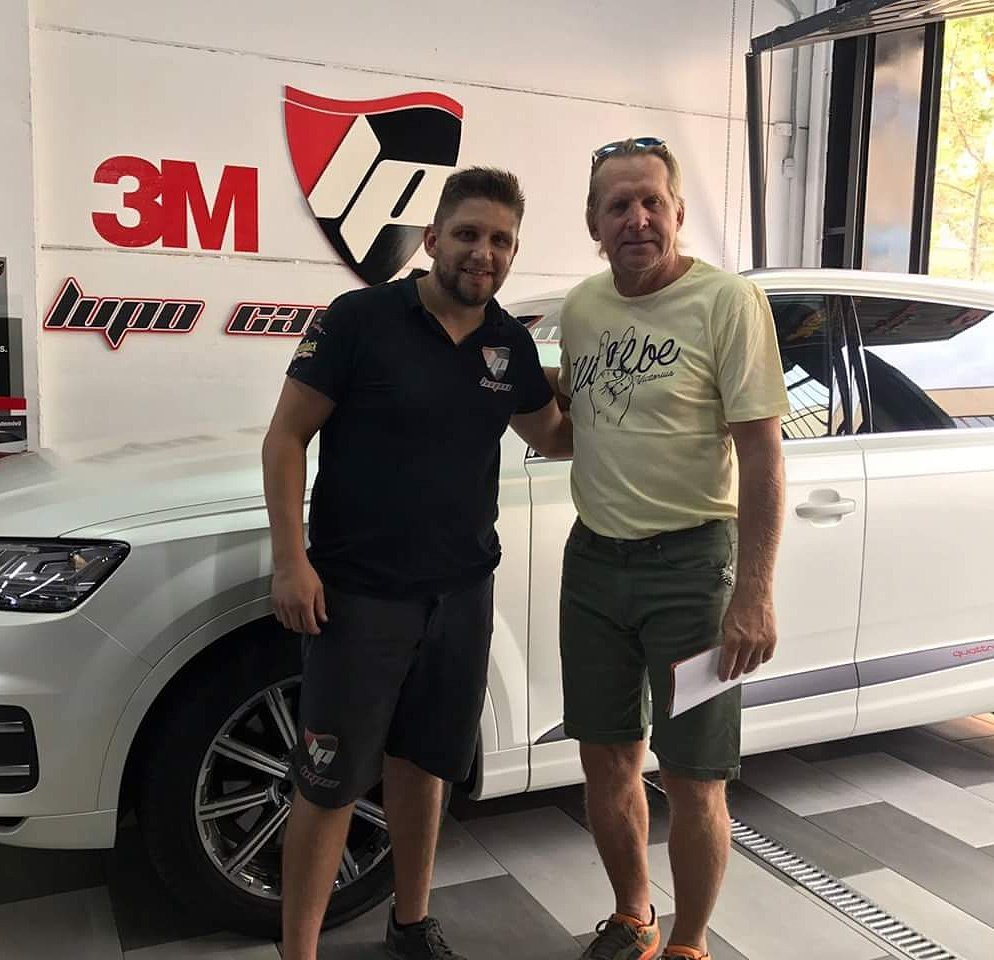 LupoCarWrapping's tweet photo. Todo un honor recibir en nuestras instalaciones a #Bernd #Schuster! Agradecemos su confianza en Lupo para llevar a cabo su proyecto #Audi Q7. #lupocarwrapping https://t.co/UQ7Msyq2VH