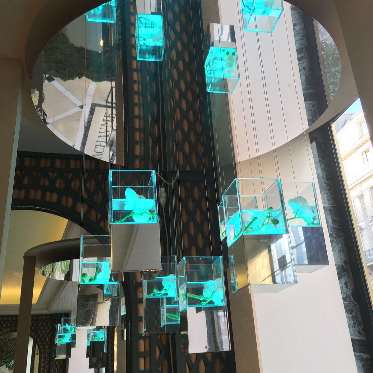 ParisDesignWeek's tweet photo. L'esprit créatif de #DavidBitton associé au savoir-faire technologique de @Ledvance
chez #Lachaume ! https://t.co/EVmmuuiy3q Découvert sur #PDW17 https://t.co/kiE9W6JZMh