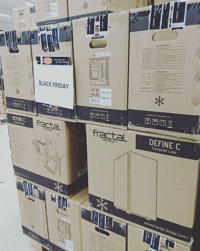 Jimms_fi's tweet photo. KOOOOOOLME YÖTÄ JOULUUN ON, LASKIN AIVAN ITSE!! 🎅🎅🎁🎁🎁
#blackfriday #konepakettipoikineen #jimmsgamer #jimmsturku https://t.co/0a1Y6vM7V6
