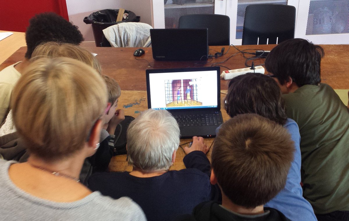 ComSciComCa's tweet image. Et c&apos;est là que je vais parler formation à la #penséeinformatique. Le truc génial c&apos;est qu&apos;on peut former chacune et chacun, quel que soit son âge, ses connaissances scientifiques ou sa prétendue incapacité à communiquer avec un ordinateur 😎 . Il faut juste avoir envie 🙂😇