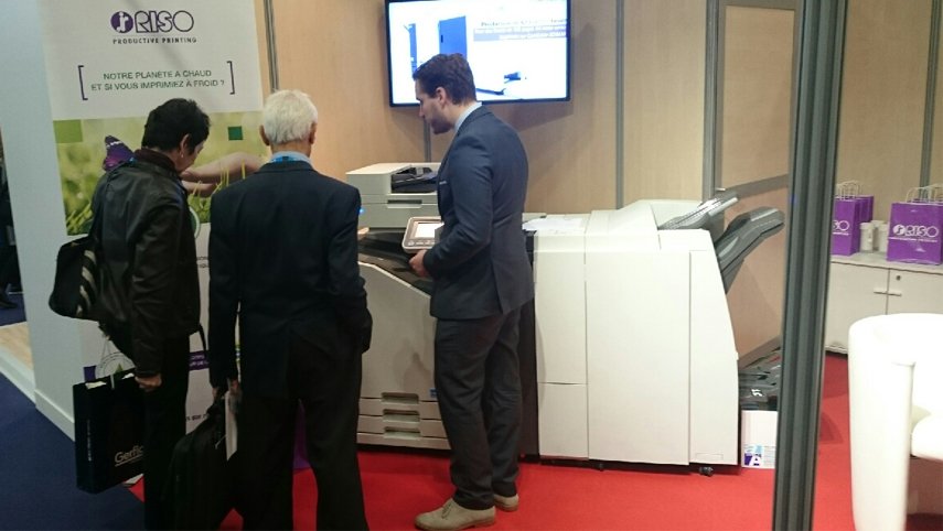 RISOFrance's tweet photo. Nous vous donnons rendez-vous au #SMCL2017, à Paris. Venez (re)découvrir les solutions d'impression à froid RISO :
➡️ Productivité inégalée 
➡️ Équation optimale Prix / Productivité / Couleur
➡️ Performance durable 
➡️ Fiabilité hors-pair https://t.co/SZT0vKpc4l
