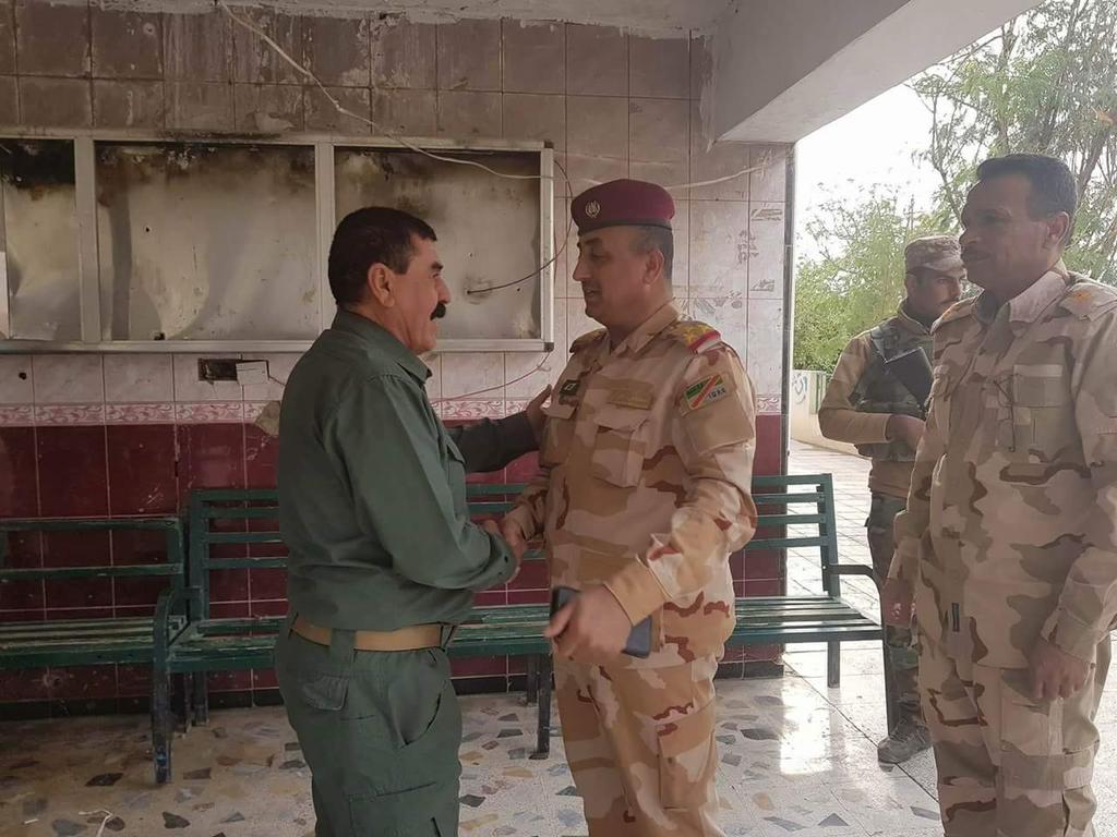 talafargate's tweet photo. أمر لواء تلعفر 92 في الجيش العراقي العميد الركن مقداد يقوم بتزويد مستشفى سنجار بـ الأدوية اللازمة من طبابة اللواء ، بعد لقائه عدد من منتسبين المستشفى واطلاعه على احتياجاتهم
لتفاصيل أكثر عبر الرابط الفيسبوك:
https://t.co/EIvbanaZQm
#بوابة_تلعفر https://t.co/osN90IABnb