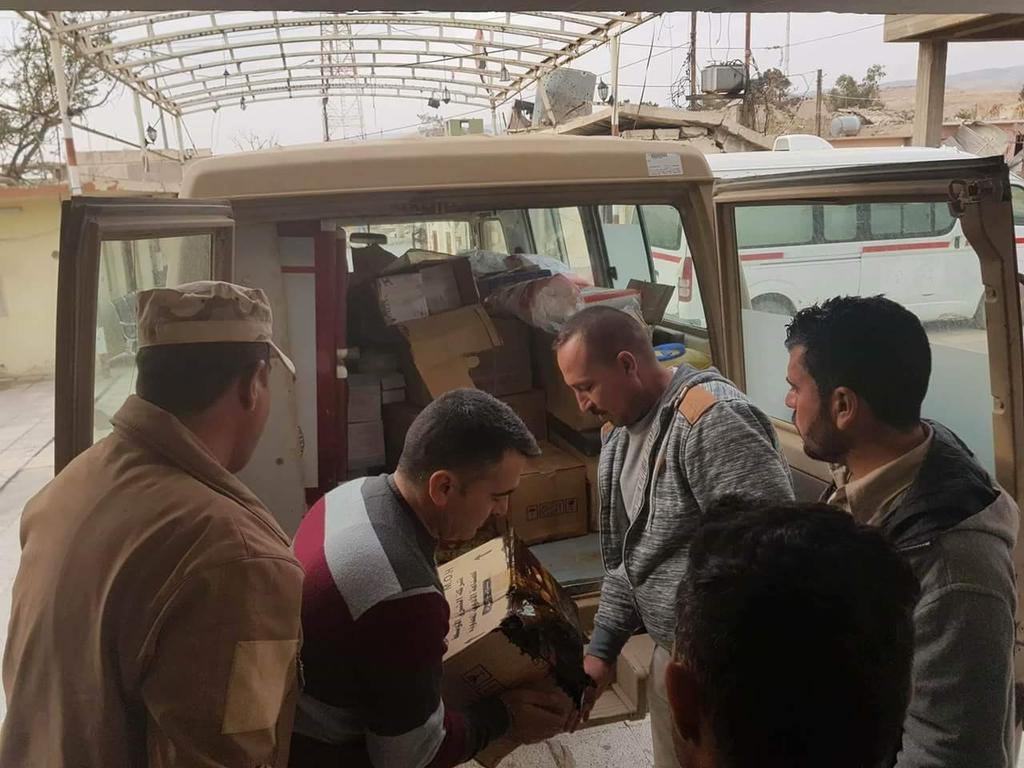 talafargate's tweet photo. أمر لواء تلعفر 92 في الجيش العراقي العميد الركن مقداد يقوم بتزويد مستشفى سنجار بـ الأدوية اللازمة من طبابة اللواء ، بعد لقائه عدد من منتسبين المستشفى واطلاعه على احتياجاتهم
لتفاصيل أكثر عبر الرابط الفيسبوك:
https://t.co/EIvbanaZQm
#بوابة_تلعفر https://t.co/osN90IABnb
