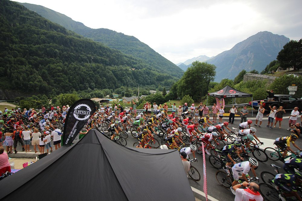 AussieLarry's tweet photo. Feature Q &amp; A with @Alpcyclescom who help riders climb a mountain or three in the Alps as well as get a ride in the major Sportives/Fondos
https://t.co/TeNsPyvqRB #tipsforridingthealps #hardestclimb #gearing#fondos https://t.co/GBaufjxaXk