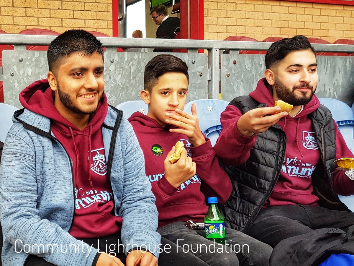 Charity_CLF's tweet photo. #Cheeky halftime pie as @burnleyofficial lead 2-0

Volunteers from our Friday night kicks programme with @burnleyfc_com enjoying a halftime pie

#Communitylighthousefoundation
#Serve #Educate #Inspire...! https://t.co/Kp80ieN6GH