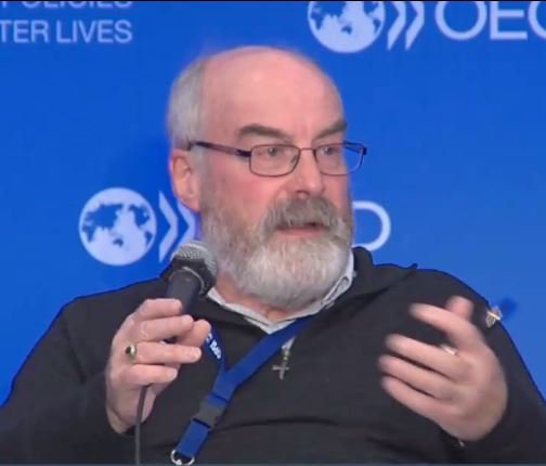 OPSIgov's tweet photo. .@snowded “Measure vectors not outcomes. Where people are working extrinsic goals it destroys intrinsic motivation.” #opsi2017 https://t.co/2uRRqbiC9U