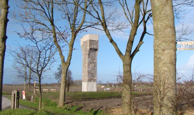 Doel bereikt! Stichting Luchtwachttoren 7O1 Warfhuizen heft zichzelf wegens succes op. De toren is gerestaureerd en behouden voor de toekomst. De toren, het toekomstig beheer en openstelling ervan is in goede handen bij Het Groninger Landschap. Zie luchtwachttorenwarfhuizen.nl