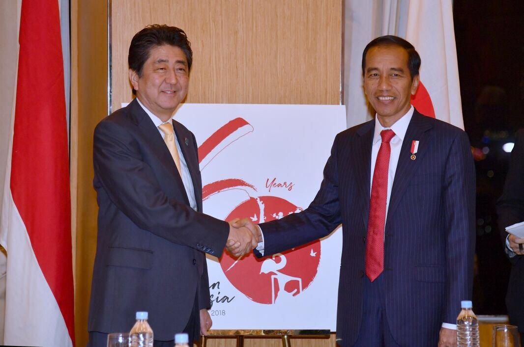 officialjosei48's tweet photo. ( FYI ) Logo Peringatan 60 Tahun Hubungan Diplomatik Indonesia - Jepang telah diumumkan pada pertemuan antara Presiden Joko Widodo dan PM Shinzo Abe, 12 November 2017 ^^

Ayo berhubungan lebih baik lagi layaknya hubungan antara kau dan aku:)

#MinMs https://t.co/qpNtJ4zP7S