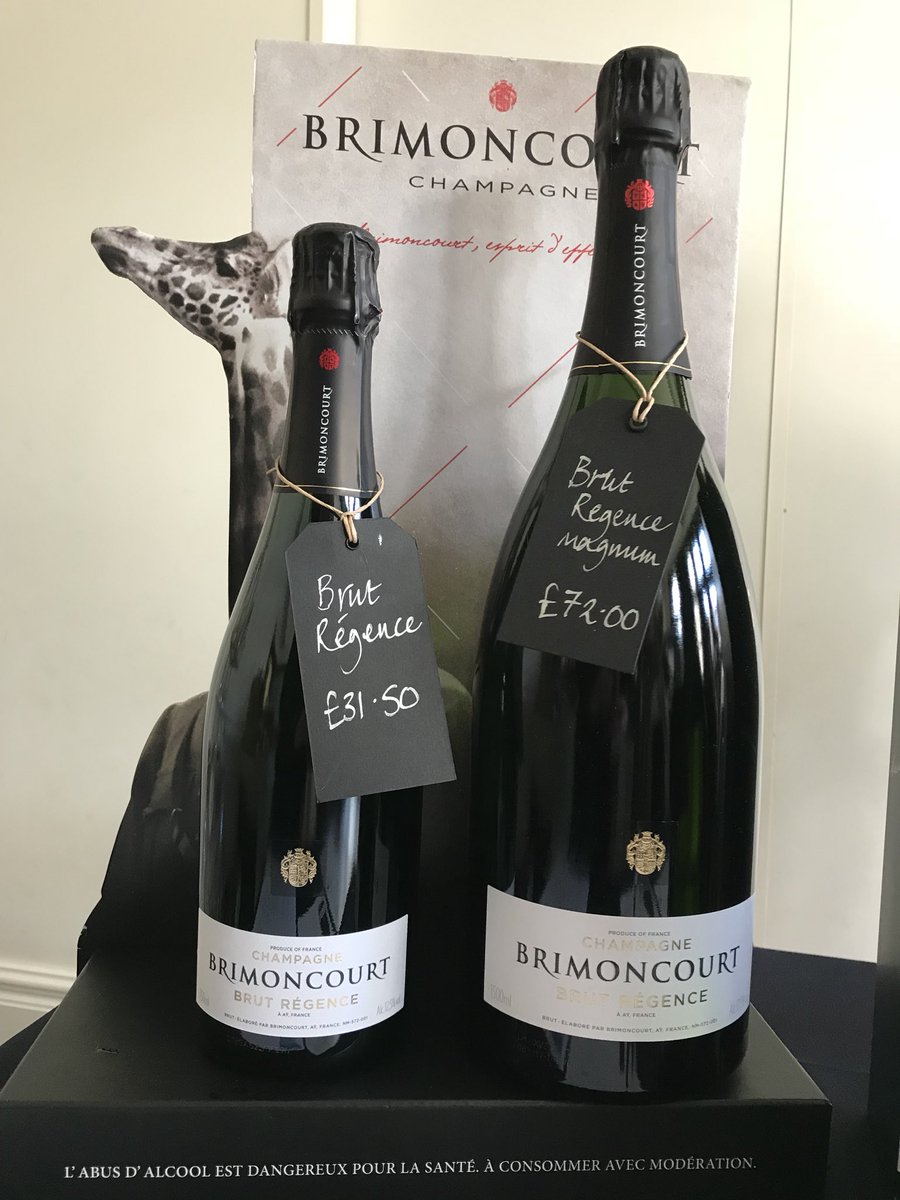 DrinksEnthusist's tweet photo. Some great finds on Sunday at @thefizzfestival, with a bottle of @HushHeath and Chocolate in a bottle bought to enjoy at home! #AltyFizzFest #prosecco #cava #champagne #altrincham https://t.co/yRVKt2ZMse