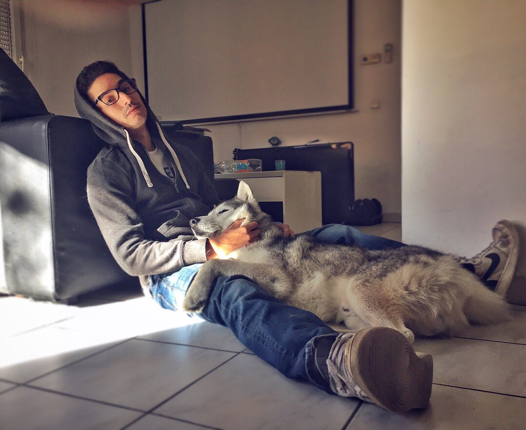 JorianPonomaref's tweet photo. #KIFF 🔥
En mode repos avec mon pote Eiko 😌
Merci pour tous vos retours sur le remontage du Dax ca motive méchant ⚡️demain je repars pour le tournage final de la Xp6 ! Hâte de vous montrer ça et encore une fois...merci d’être toujours présents. No comment mes lunettes 🤓 😬 https://t.co/cAlPcwYd5z