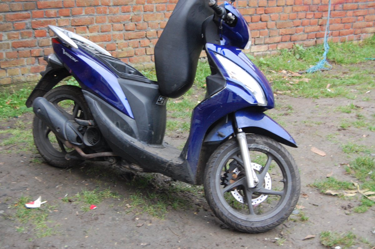 MPSCroydon's tweet photo. Warrant conducted by #CroydonCrimeSquad at Wingate Crescent, Croydon. An array of property stolen by means of moped enabled robbery recovered. One juvenile arrested. https://t.co/ybc4L9DSrR