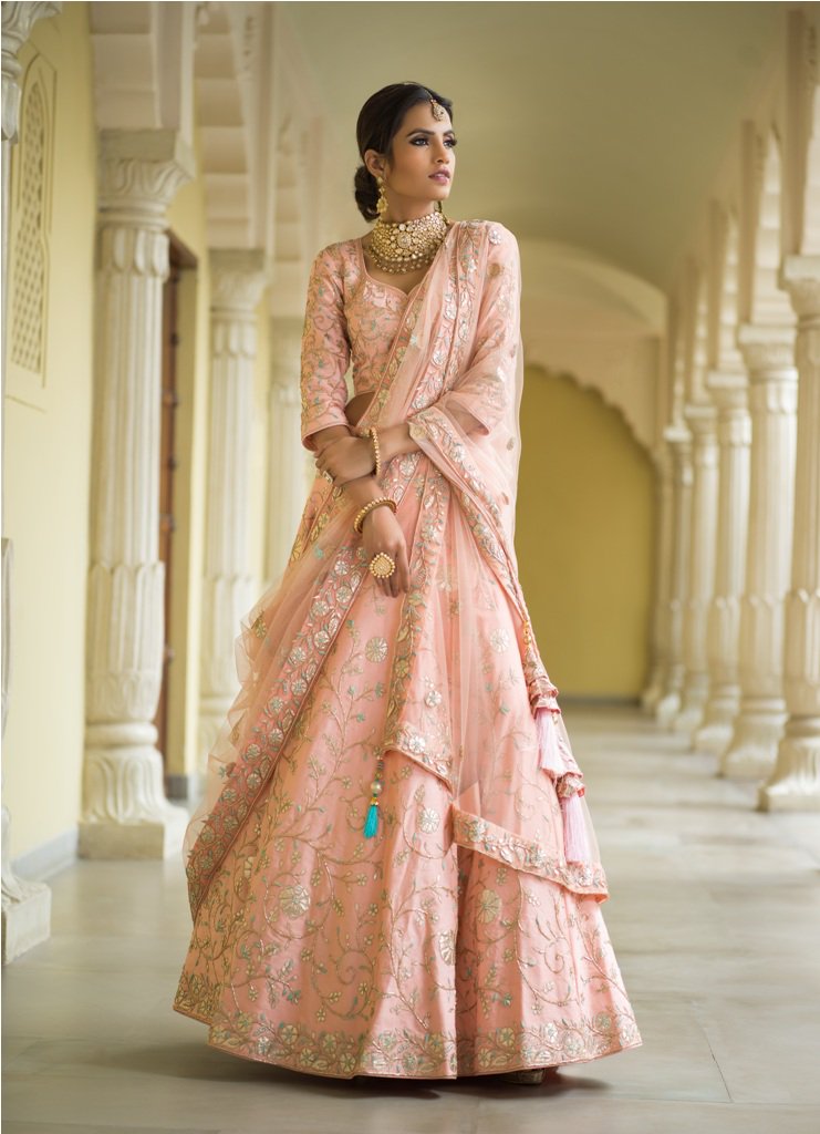 filmfare's tweet photo. A bride's dream destination - @VASANSI!
#BridalWear #RevealingtheVasansiBride #HawaMahal #OldCity #TraditionalEmbroideries #Timelesscollections https://t.co/eaxOfJP8hH