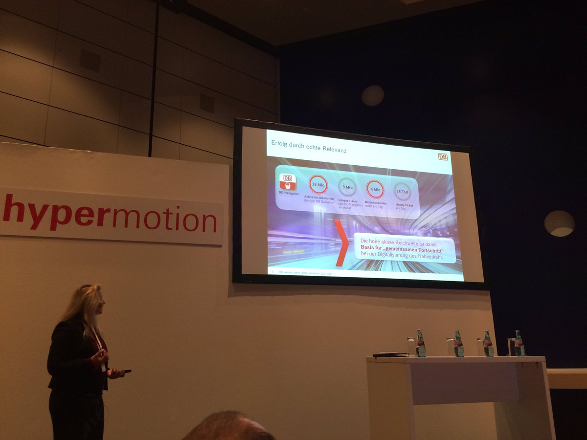 chinhzilla's tweet photo. Schnelles Startup vs Tanker: Gerade noch H.Schucan von @Fairtiq , jetzt Britta Salzmann von #DBVertrieb zu digitalem Vertrieb #hym17 https://t.co/rHedkjGzJz