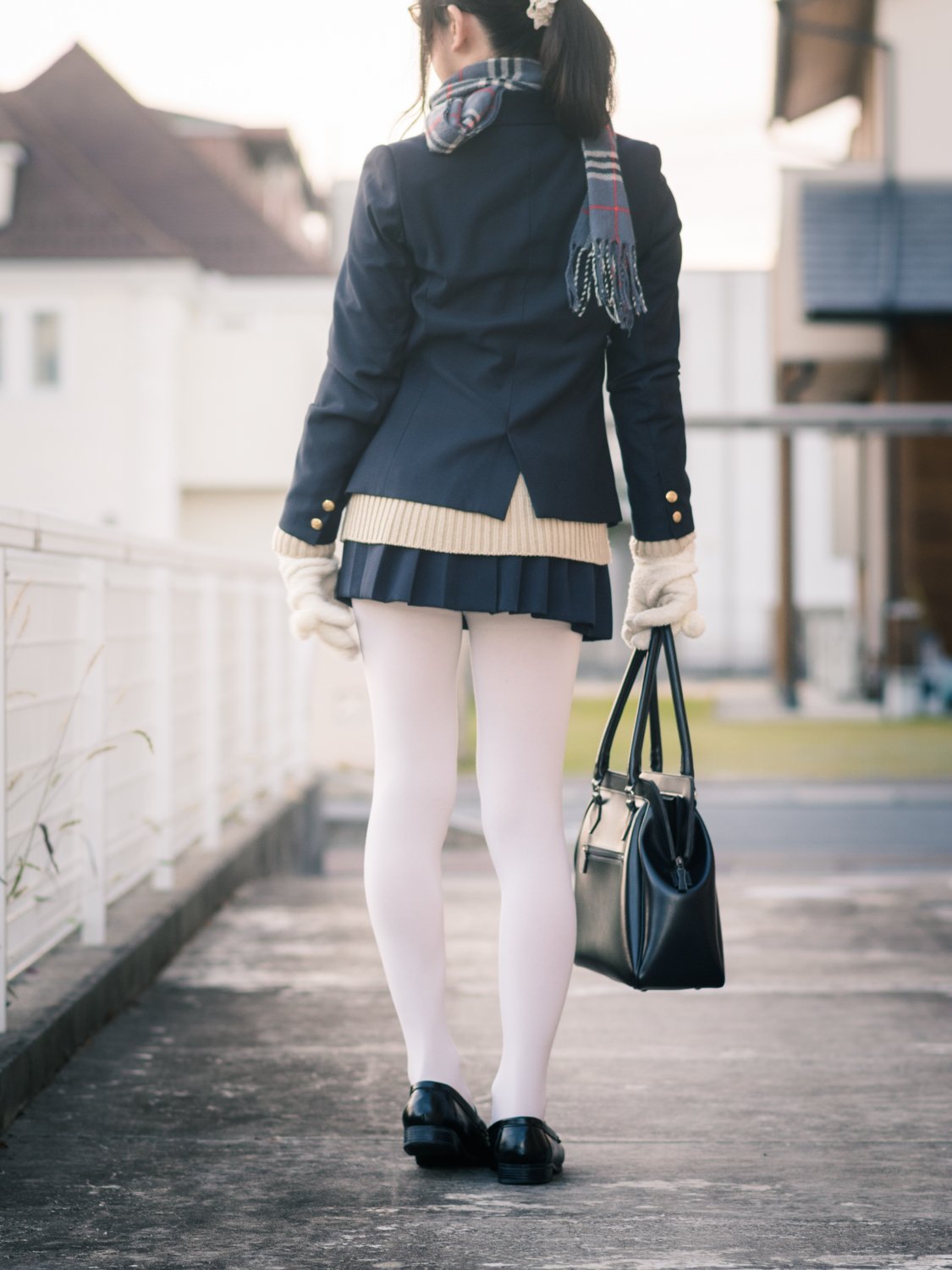 Twitter 上的 すちうる 制服ミニスカートに110デニールの透けない白タイツ を着用した女子校生のぼくです 上半身に対して下半身が貧弱すぎますので 膨張色の白タイツでちょうどよくなります T Co I8e3kn2dzp Twitter