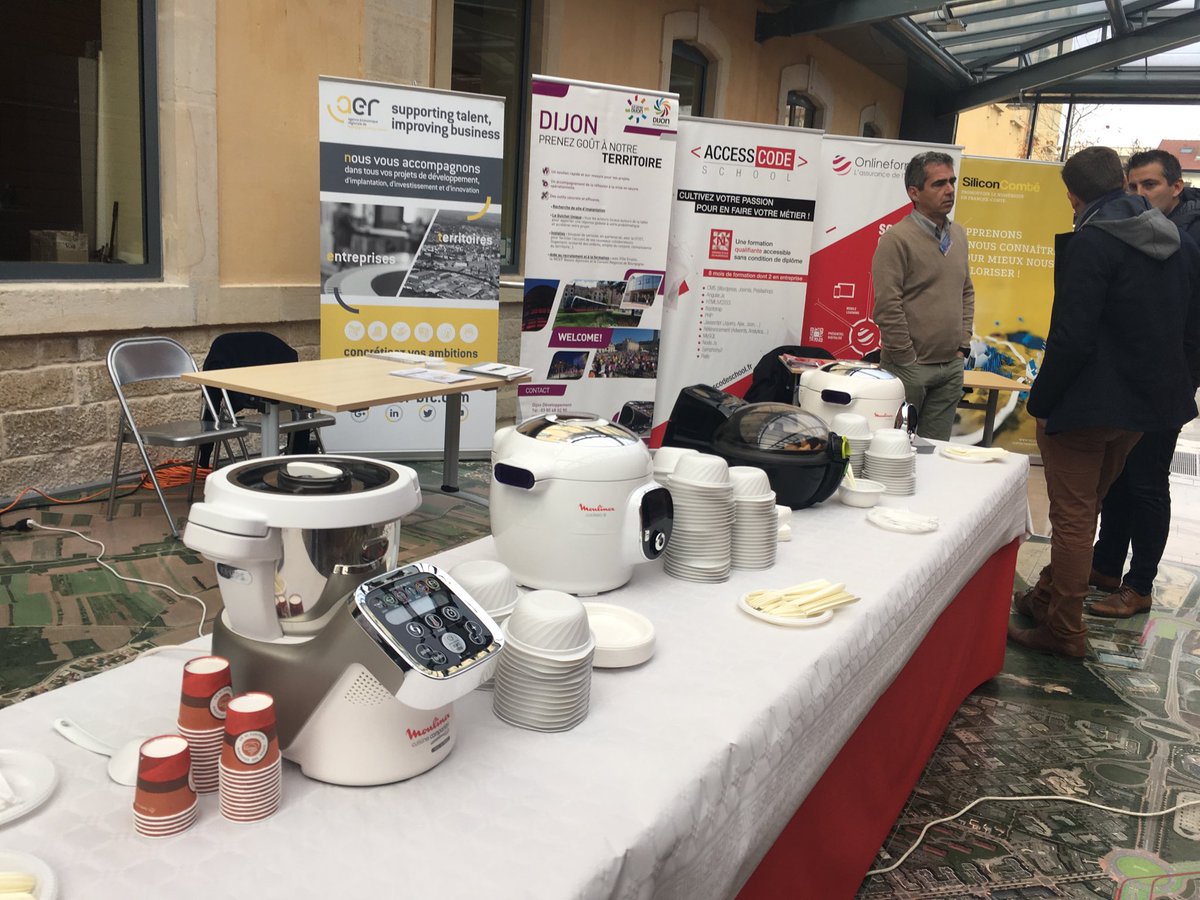 balague's tweet photo. Déjeuner colloque objets connectés #OCS2017 avec les produits connectés @GroupeSEB #cookeo connect #ecompanion #actifry express https://t.co/JKIQf9H0y7
