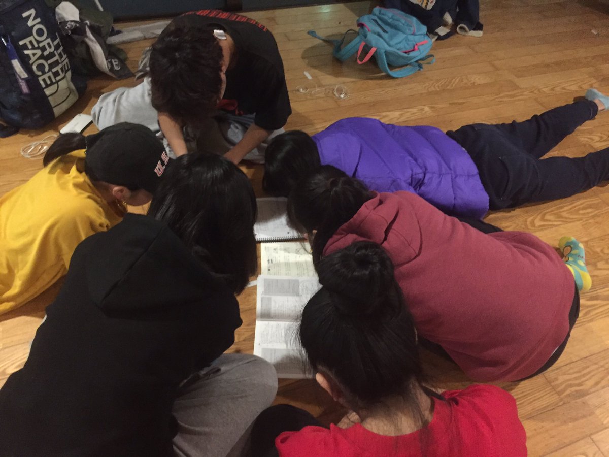 ナンバーで本番前で試験中休めないからみんなで勉強してるウチのクラス