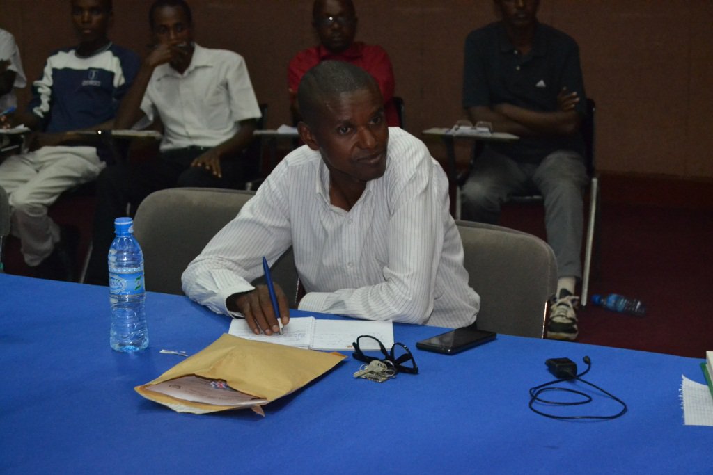 APDR16's tweet photo. #Burundi Gabriel Banzawitonde, demande au Ministre de l’Intérieur d’être un Ambassadeur auprès de l’occident pour leur faire savoir la liste actualisée des 30 Partis Politiques légaux et de bien préciser qu’il n’y a pas de partis burundais qui fonctionnerais à l’étranger. https://t.co/58b7hmsamk