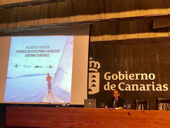 euturtenerife's tweet photo. Murcia estuvo presente en el III Foro Internacional de Turismo de Canarias ▶️ https://t.co/oZkYHvRURK #EUTUR #EstudiaEnLaCapitalDelTurismo https://t.co/eiTqGRa6sz