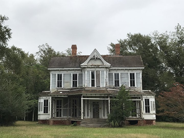 TheGeorgiaTrust's tweet photo. Listed on our 2018 list of Places in Peril, the 1883 Foster-Thomason-Miller House in Madison, Georgia is an outstanding example of the Aesthetic Movement in the South. Read more about this and 9 other endangered sites: https://t.co/rOnFvdb6nx #2018PIP #PlacesinPeril https://t.co/vYk0cjeJQx
