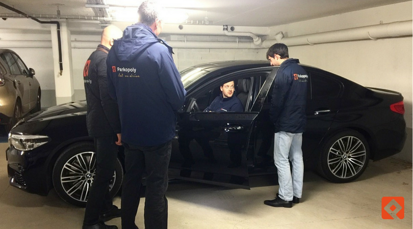 #TRAINING : Pour bien débuter la semaine. 🚗
Dernières sessions de formations avant les premières livraisons BMW par Parkopoly !

#BMW540i  #startuplife #handoverprocess