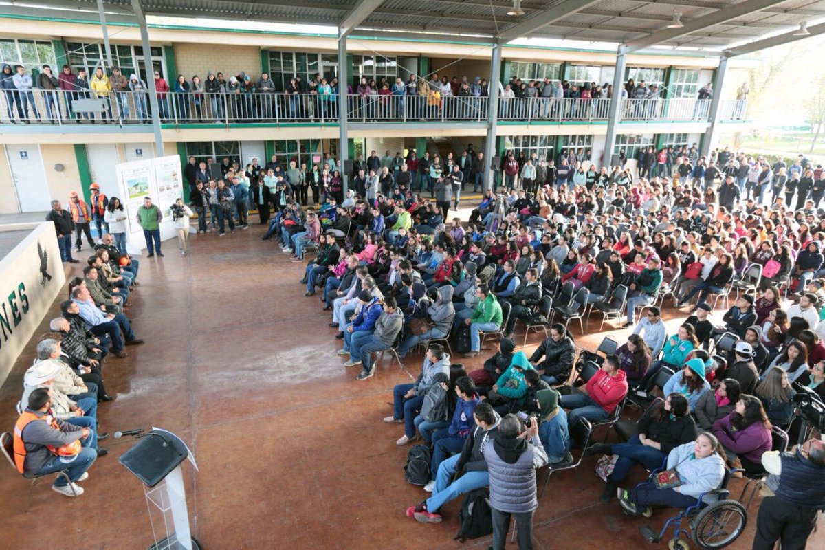 rubenmoreiravdz's tweet photo. Hoy en el #Tec “Rogelio Montemayor” de la #RegiónCarbonífera iniciamos construcciones de más infraestructura educativa. #Martes. En este sexenio 8 nuevas universidades y 235 prepas. #CoahuilaElOrgulloDelNorte. 40 millones de pesos. https://t.co/GjKNtWNQJH