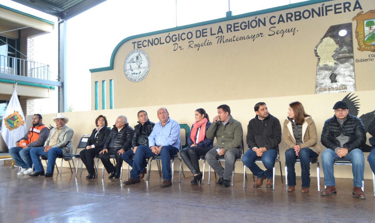 rubenmoreiravdz's tweet photo. Hoy en el #Tec “Rogelio Montemayor” de la #RegiónCarbonífera iniciamos construcciones de más infraestructura educativa. #Martes. En este sexenio 8 nuevas universidades y 235 prepas. #CoahuilaElOrgulloDelNorte. 40 millones de pesos. https://t.co/GjKNtWNQJH