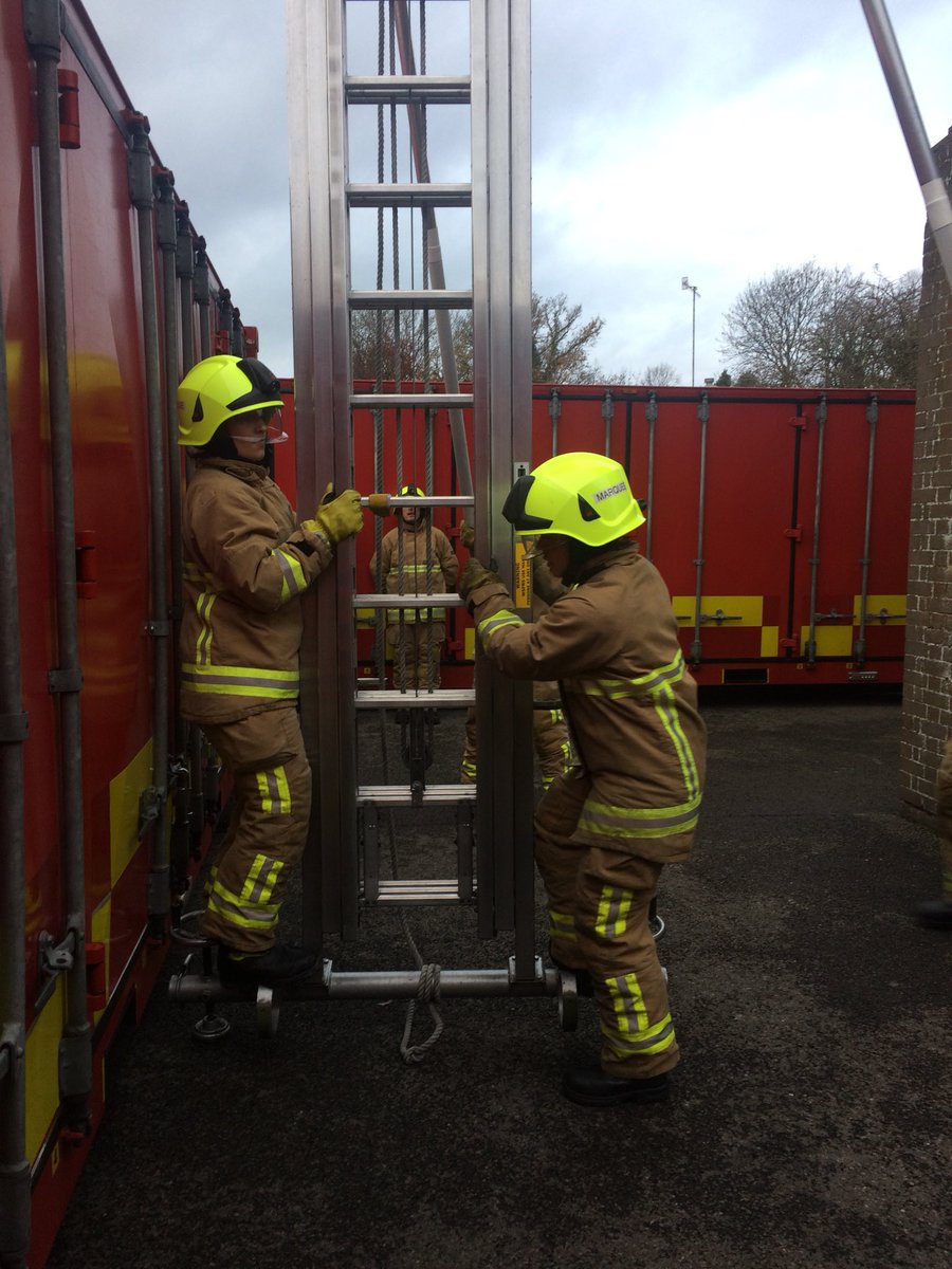 WTR2-17 Recruits ultimate ladders, thanks to @WSFRS_TRU for your assistance @WSFRS_TDA @WestSussexFire #ladderdrills #training @mikedunham8829