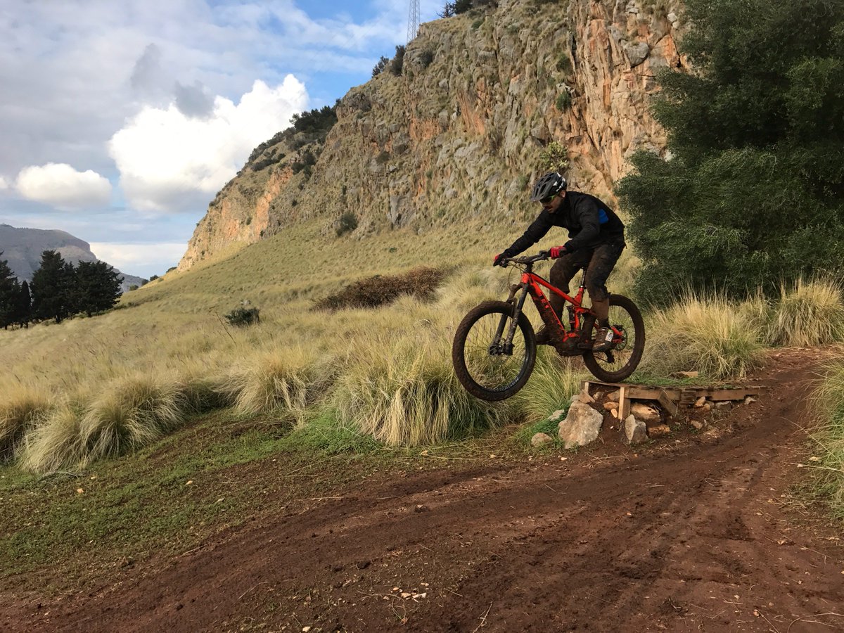 ProShopTest's tweet image. Si chiude alla grande il #tour di Bike Shop Test!
Che #viaggio spettacolare, 5 tappe e oltre 12.000 test materiali😮🚵‍♀️🚵🚴🚴‍♀️
Leggi di più nell'articolo (c'è anche il video di Palermo)➡️ bit.ly/2jLHgYD 😉