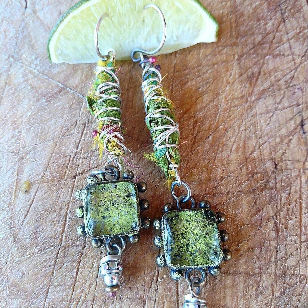 JenCushman's tweet photo. Put the lime in the coconut and mix it all up...no, not really. What I'm actually doing is experimenting with some new ways of photographing my earrings for an upcoming project. The ear wires are always tricky. 😜
***
#jencushmanjewelry #earringsoftheday #limegreen #funbeads … https://t.co/gD84s9ezQ0